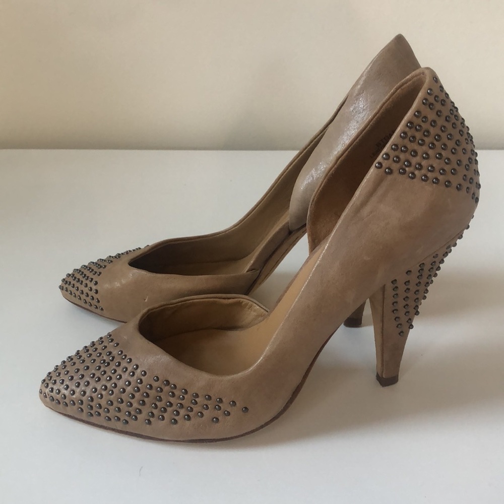 Boutique 9 Studded Pump